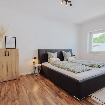Zentral. Stylisch. Toni House Mit Viel Platz! Semesterbostad *
